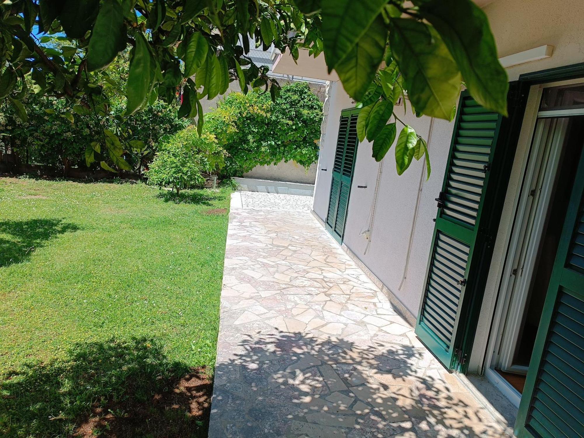 Valentinas Garden Apartment Split Exterior photo
